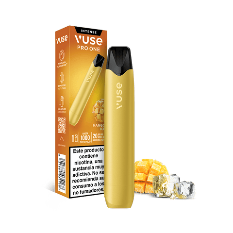 Se muestra un Vuse Pro One Pen - Mango Ice de Vuse, con un diseño en amarillo brillante y un refrescante sabor a mango helado, junto a su caja, unos cubitos de hielo y trozos de mango. El envase incluye información sobre el producto y una advertencia sanitaria en español, lo que subraya el compromiso de la marca con el vapeo sostenible.