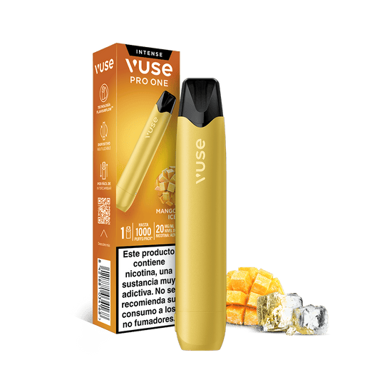 Se muestra un Vuse Pro One Pen - Mango Ice de Vuse, con un diseño en amarillo brillante y un refrescante sabor a mango helado, junto a su caja, unos cubitos de hielo y trozos de mango. El envase incluye información sobre el producto y una advertencia sanitaria en español, lo que subraya el compromiso de la marca con el vapeo sostenible.