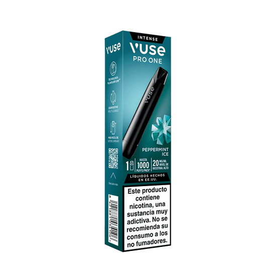 El Vuse Pro One Pen - Menta Ice de Vuse se presenta en posición vertical dentro de su embalaje de color verde azulado, en cuya parte delantera figuran los detalles del producto y una advertencia sobre la nicotina en español. La caja destaca «su pod de Menta Ice» para transmitir una sensación refrescante, y en el centro muestra una imagen del elegante vaporizador negro, resaltando «el vapeo sostenible y moderno».