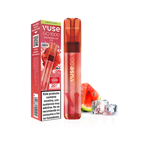 El vaporizador desechable Red Vuse Go 1000 - Sandía Ice y el envase se muestran con rodajas de sandía y cubitos de hielo. El envase muestra una advertencia sanitaria en español y un código QR. El dispositivo lleva la marca Vuse en blanco.