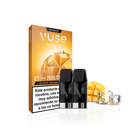 Envase de Vuse Pods - Mango Ice con dos cápsulas expuestas delante, rodeadas de cubitos de hielo y rodajas de mango sobre fondo blanco. La caja de Vuse incluye una advertencia sobre la nicotina.