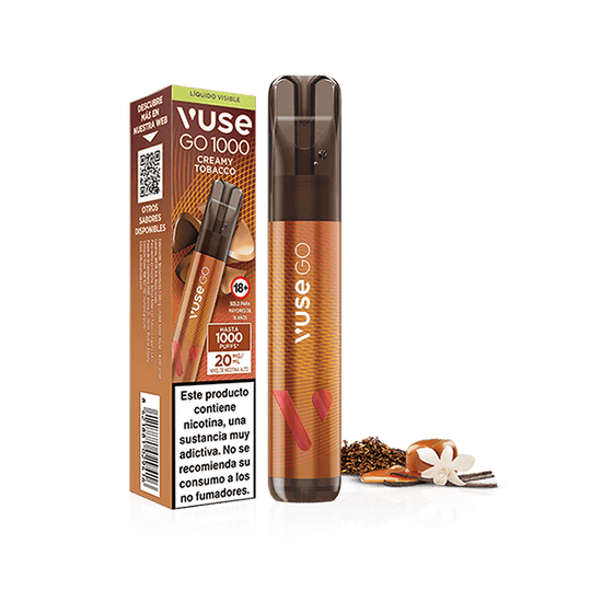 Un vapeador desechable Vuse Go 1000 - Tabaco de Vuse con sabor Creamy Tobacco junto a su caja, que muestra información del producto, una etiqueta de advertencia en español e ilustraciones de los ingredientes de tabaco, crema y vainilla.