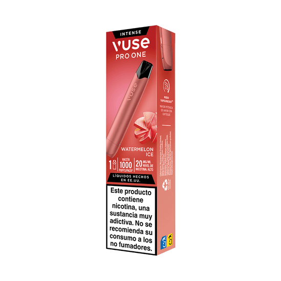 Una caja roja de Vuse Pro One Pen - Sandia Ice de Vuse, en la que aparecen la imagen del producto, un texto de advertencia sobre la nicotina en español, instrucciones de uso ilustradas y un diseño de flores de sandía. El envase destaca «el pod de Sandia Ice», ideal para vapear de forma sostenible con el Vuse Pro One Pen.